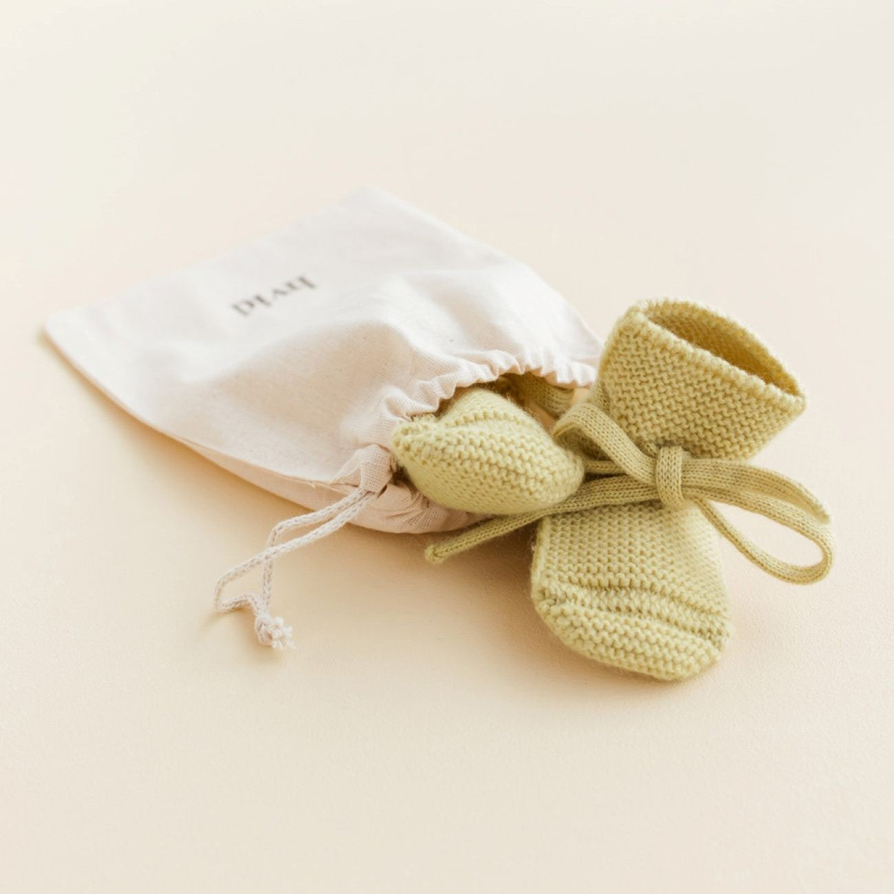 booties uit zakje licht geel hvid