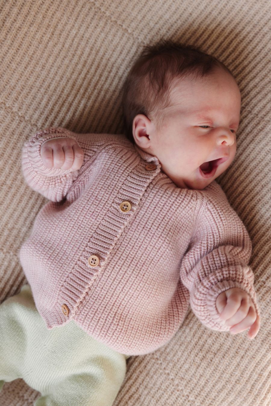 Cardigan baby powder