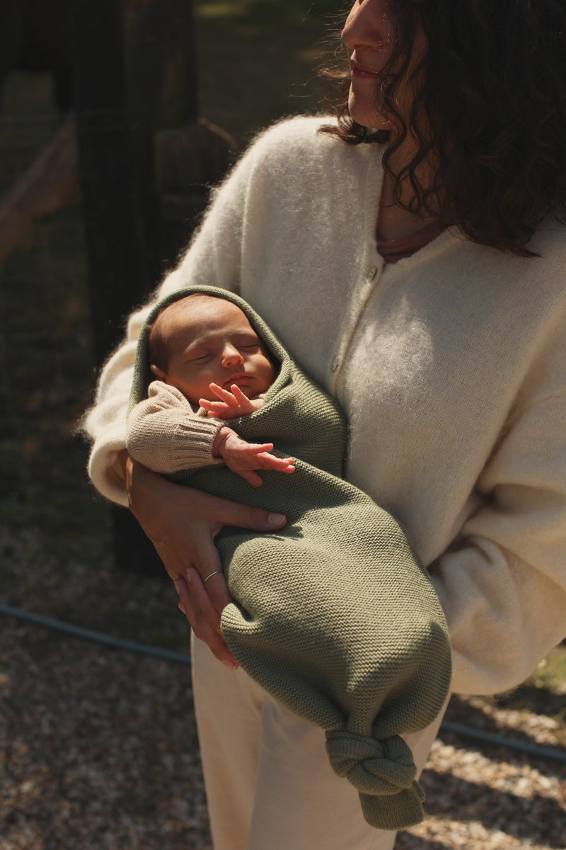 baby in Cocoon artichoke hvid