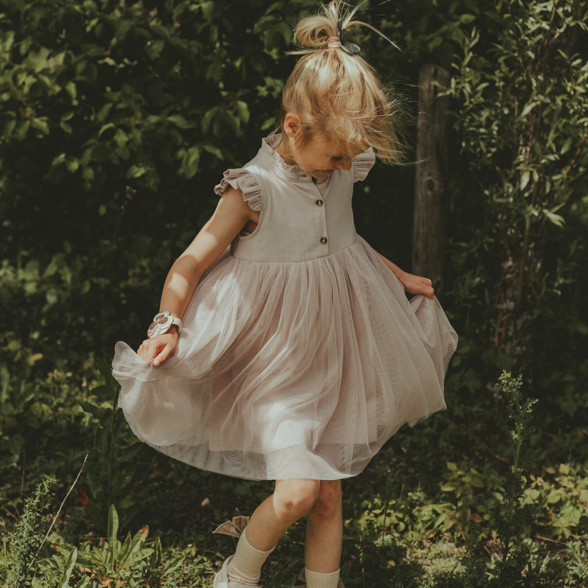Donsje fleurance dress sand aan bij meisje