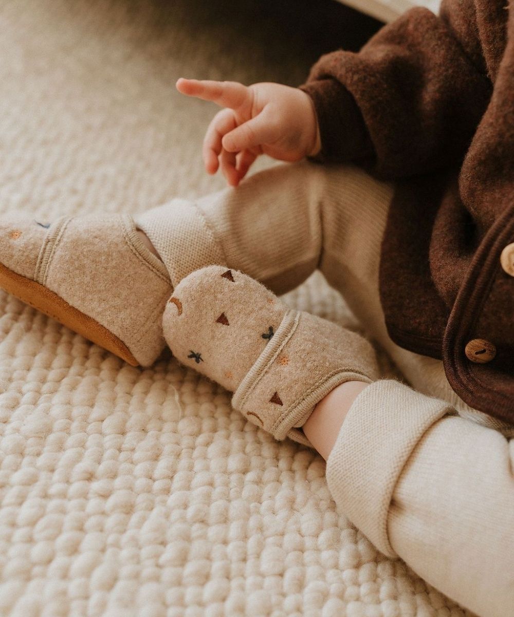 Babyslofjes beige borduur limited edition