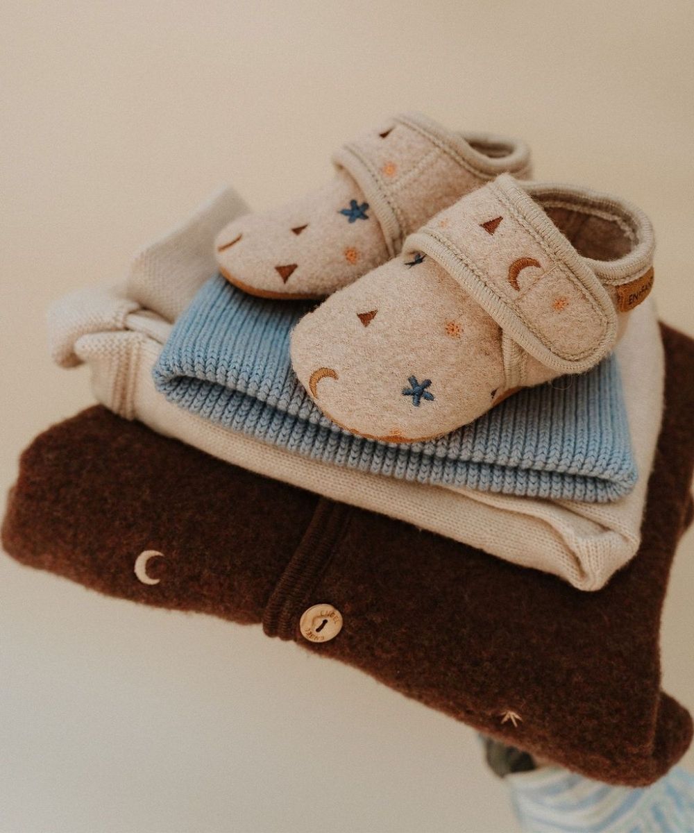 Babyslofjes beige borduur limited edition