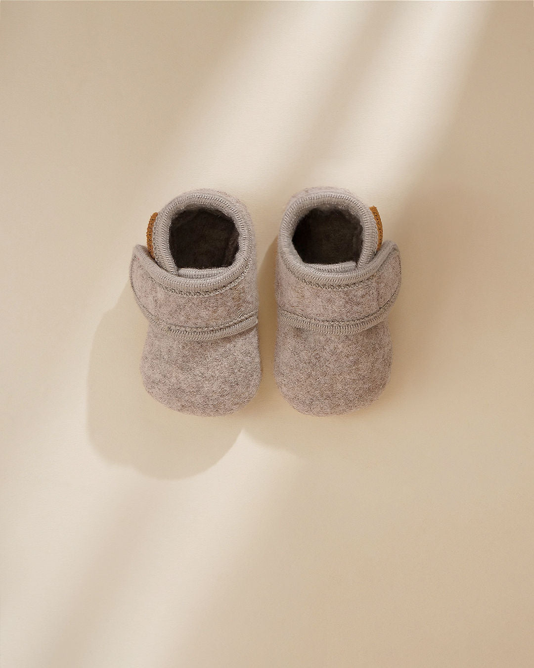 Beige baby slofjes met suede onderkant