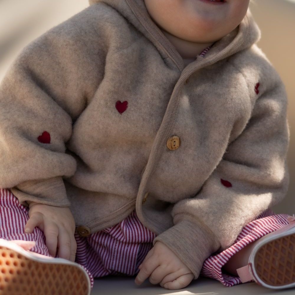 Jasje wolfleece hartjes sand limited edition