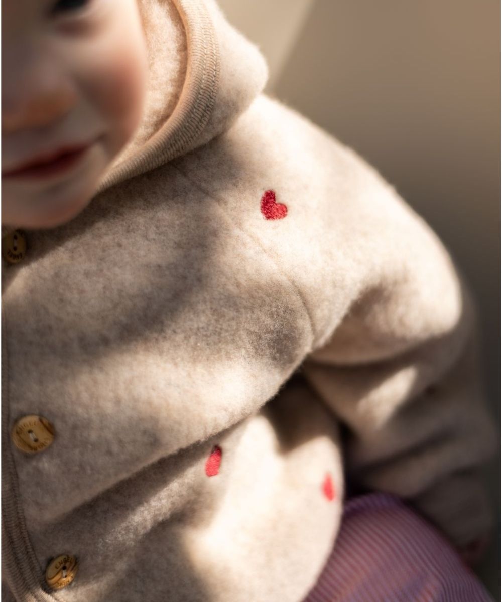 Jasje wolfleece hartjes sand limited edition