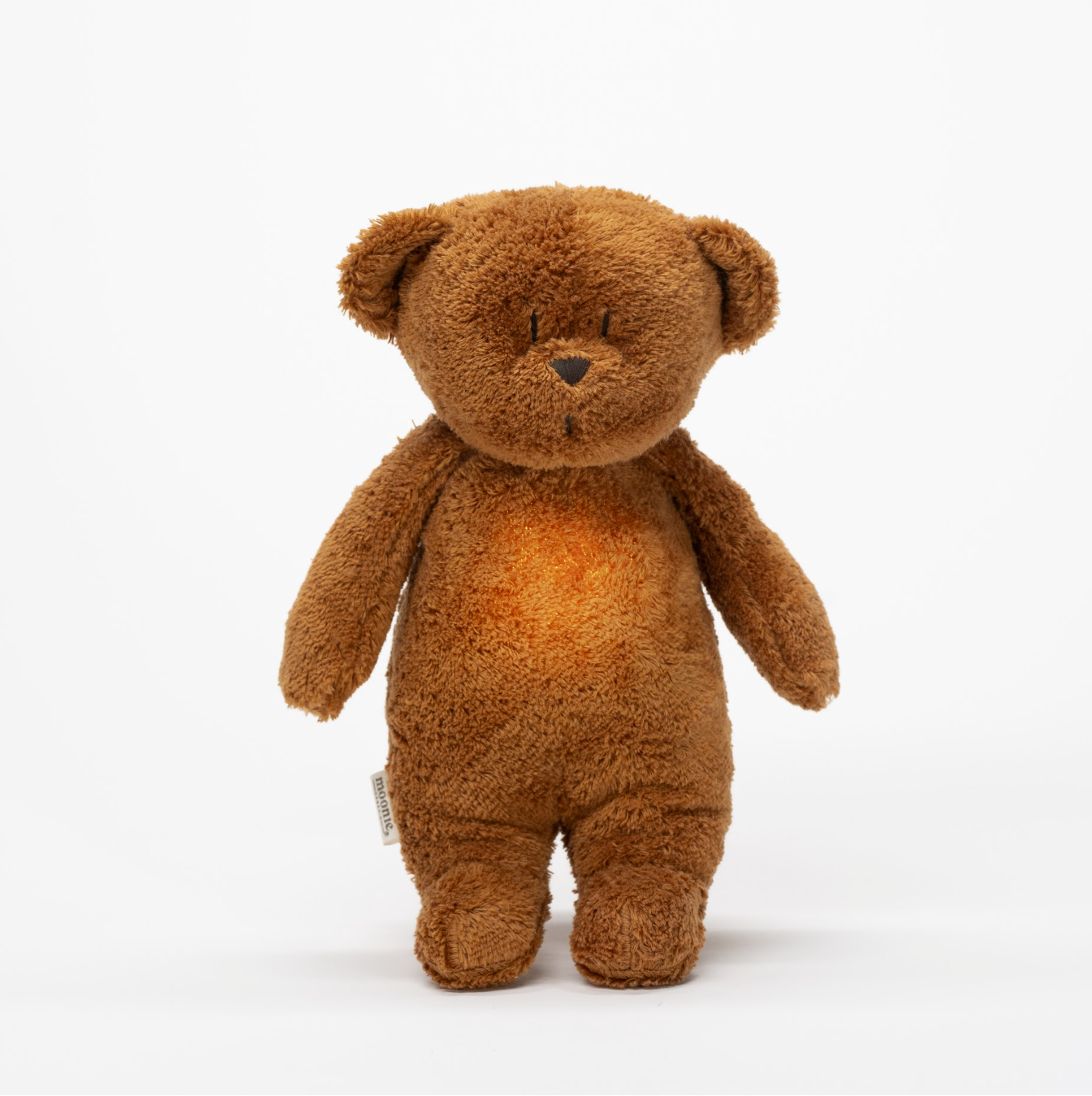 De slaapknuffel van Moonie in de vorm van een beer in de kleur Caramel voor baby's die rustgevende geluiden maakt die de slaap bevorderen voorzijde.