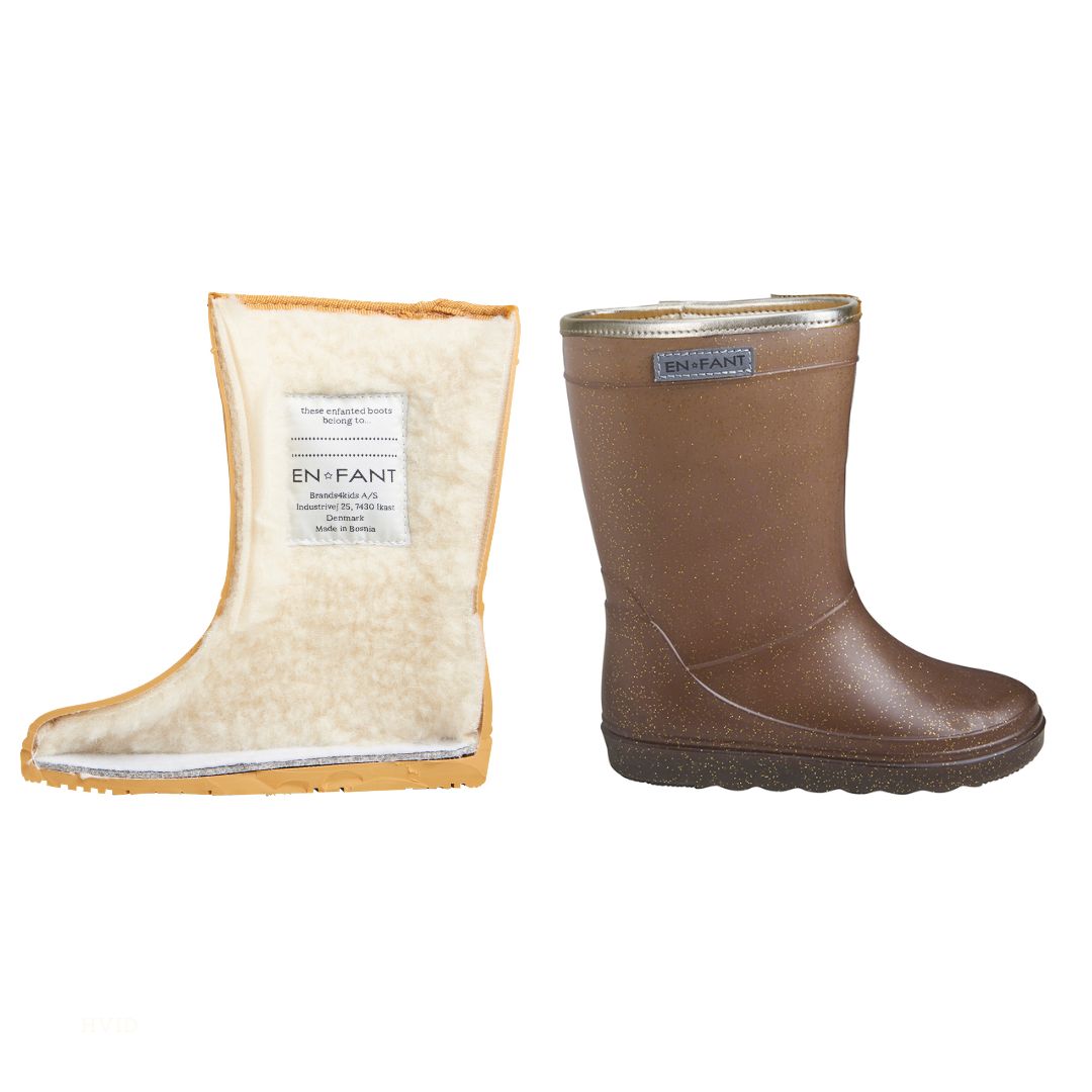 De thermoboots zijn gevoerd met wol aan de binnenzijde. De regenlaarzen zijn van ENFANT en bruin glitter van kleur.