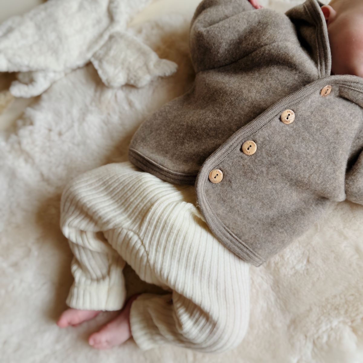 Jasje wolfleece walnuss Engel Natur lifestyle 1.