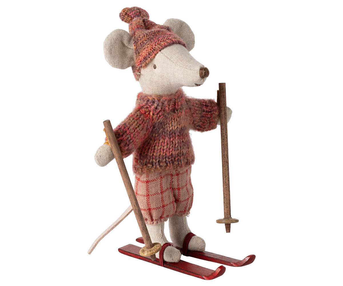Maileg Winter mouse with skiset sister flatlay