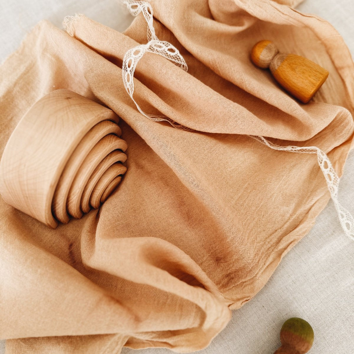 Regenboog classic klein naturel Grimms bovenaanzicht