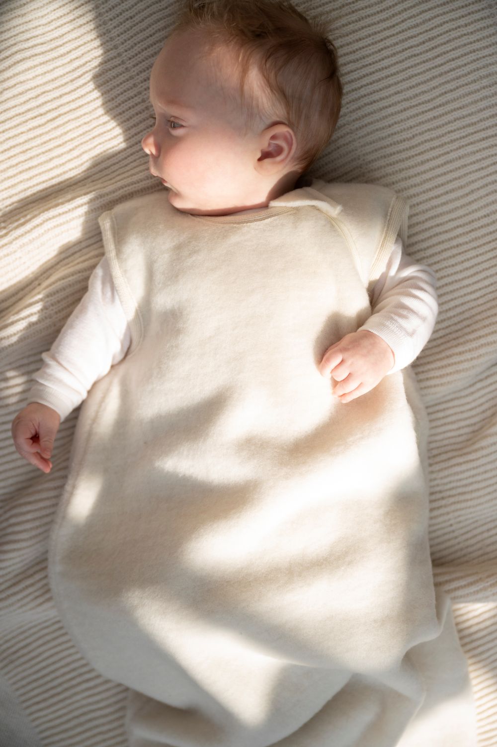 Slaapzak wolfleece naturel mouwloos close up