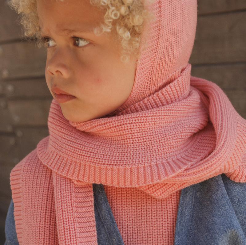 Sjaal gustave bubblegum voorzijde lifestyle 5