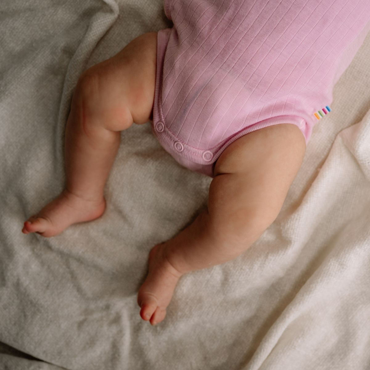 Wikkelromper merino wol rose