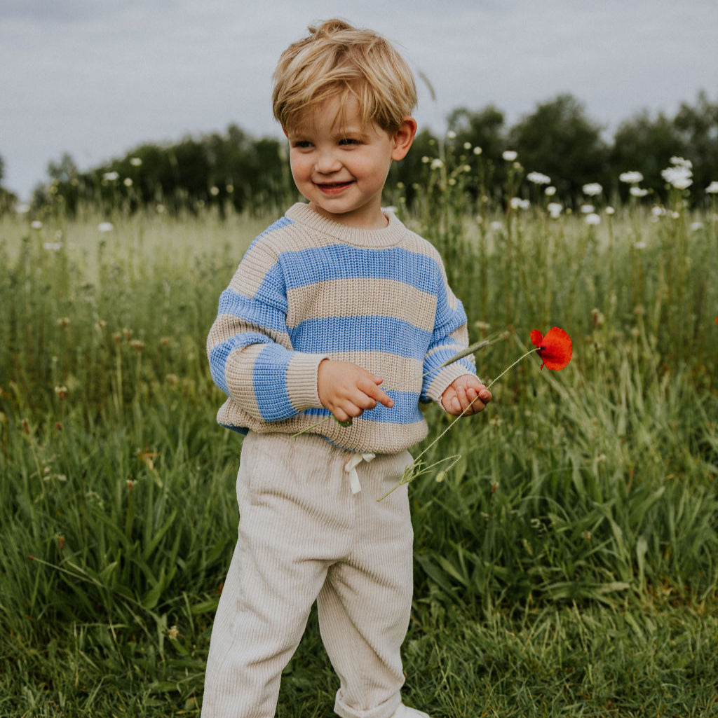 Yuki Knitted Stripes Sweater voorkant bij jongen zijkant