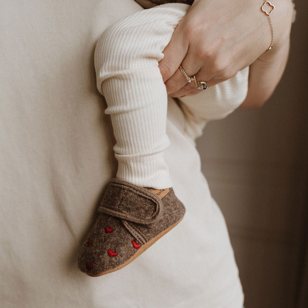 Babyslofjes hartjes limited edition walnoot - Charly's