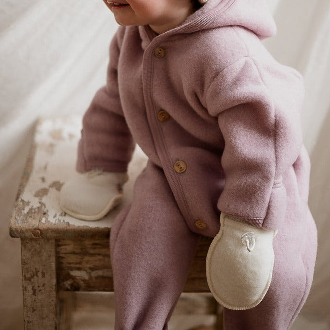 Handschoenen gemaakt van wolfleece voor baby's / kinderen in de kleur naturel van Joha lifestyle 1.