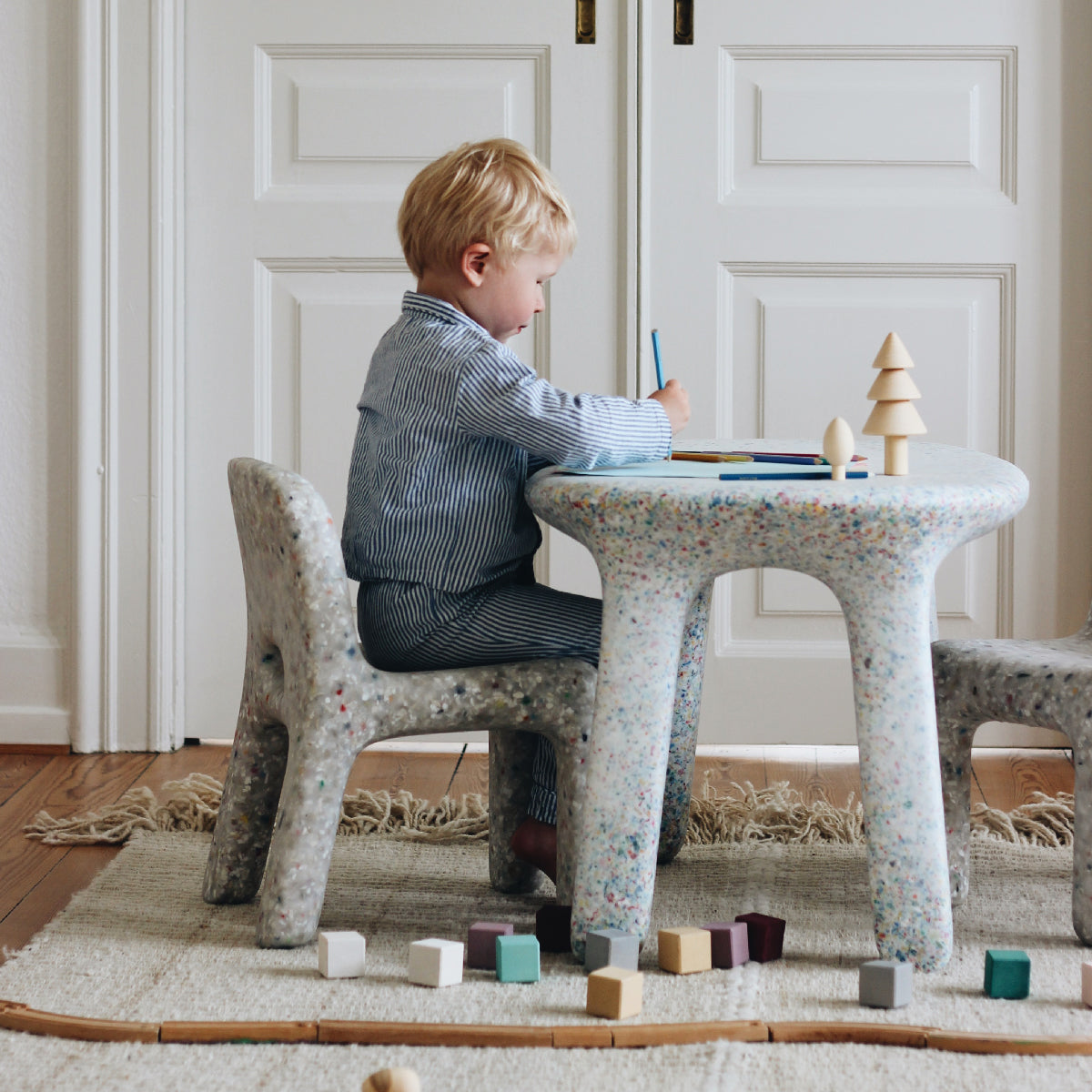 zijkant Charlie chair sky