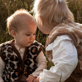 We Are Wovens Bodywarmer junior giraf