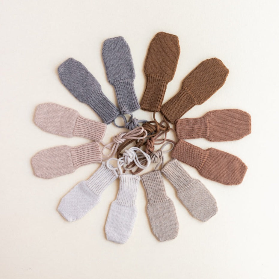 Gebreide handschoenen voor baby's / kinderen in verschillende kleuren van HVID.