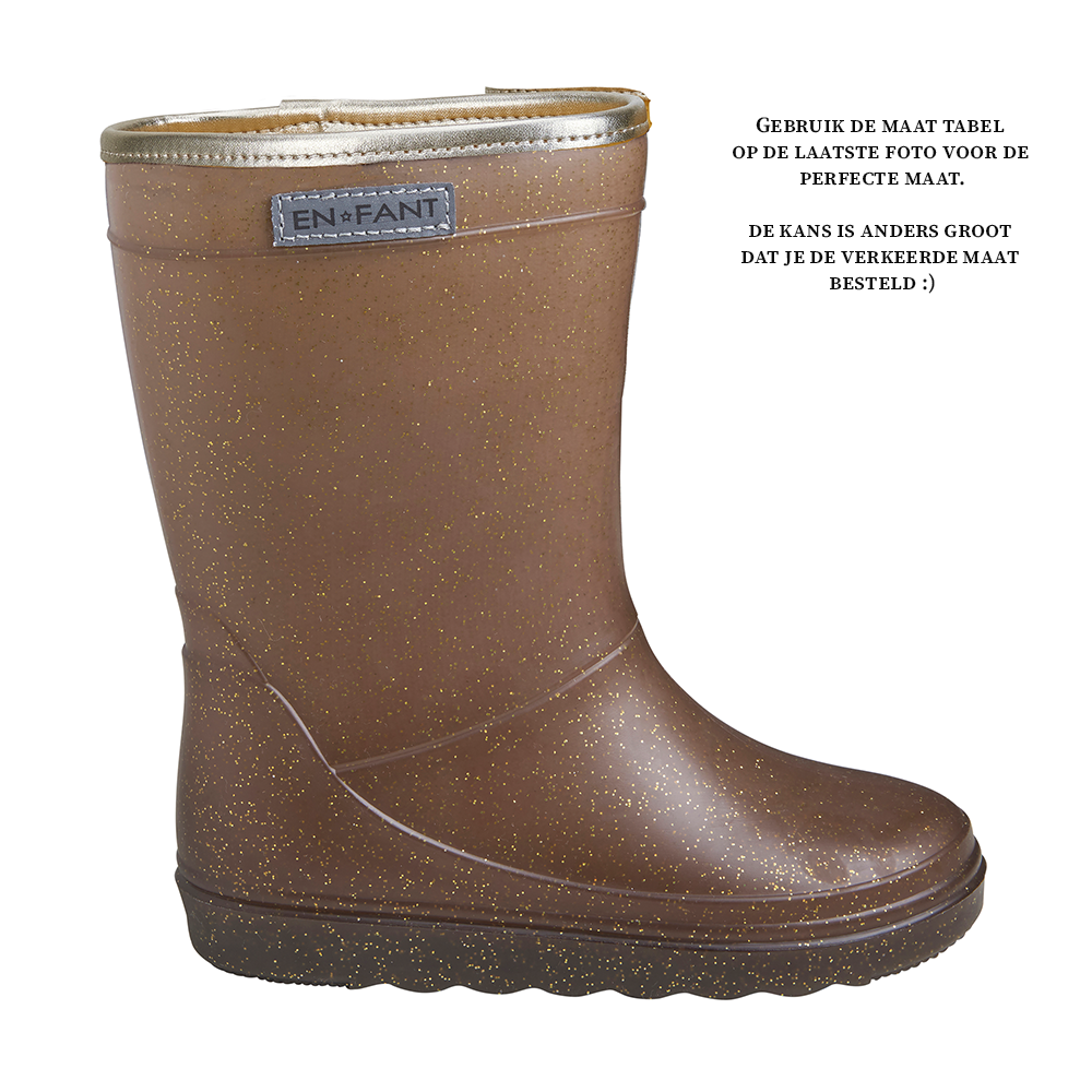 De thermoboots zijn gevoerd met wol aan de binnenzijde. De regenlaarzen zijn van ENFANT en bruin glitter van kleur.