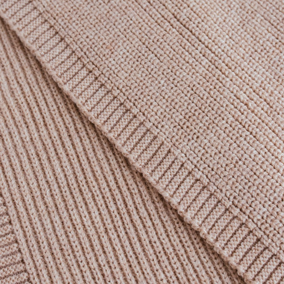 Gebreide sjaal voor baby's kinderen in de kleur sand van HVID.