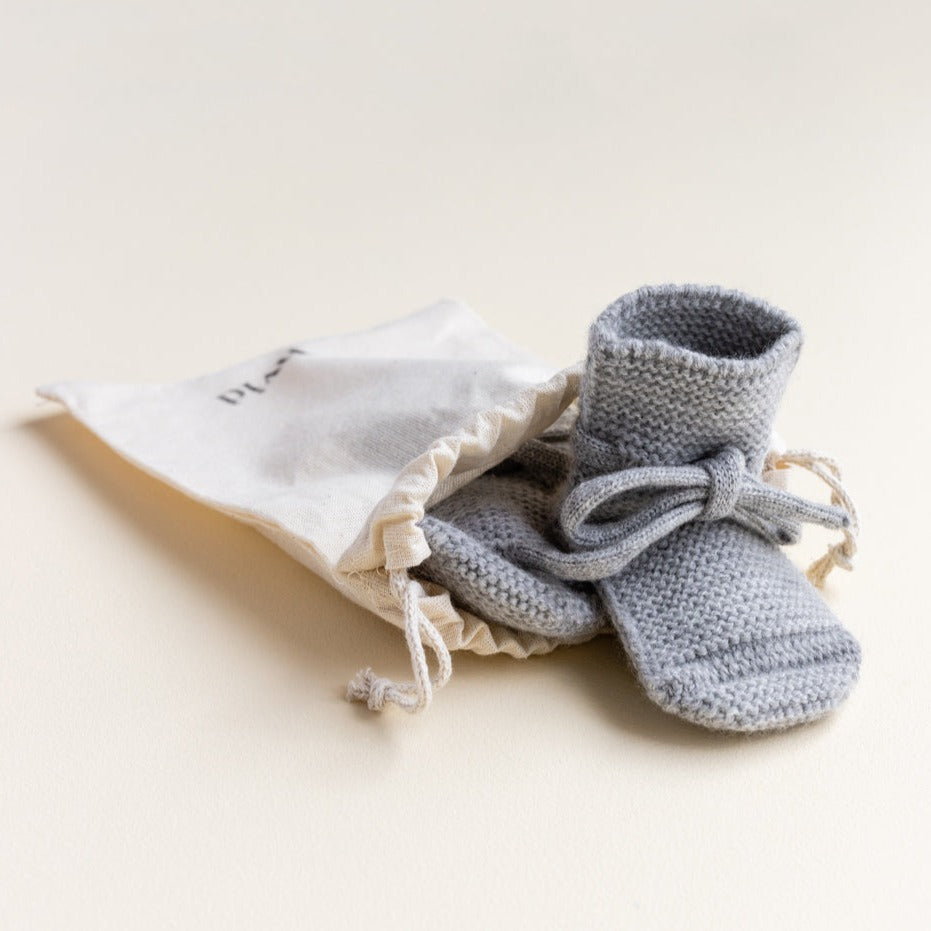 Gebreide booties voor baby's in de kleur grijs van HVID.
