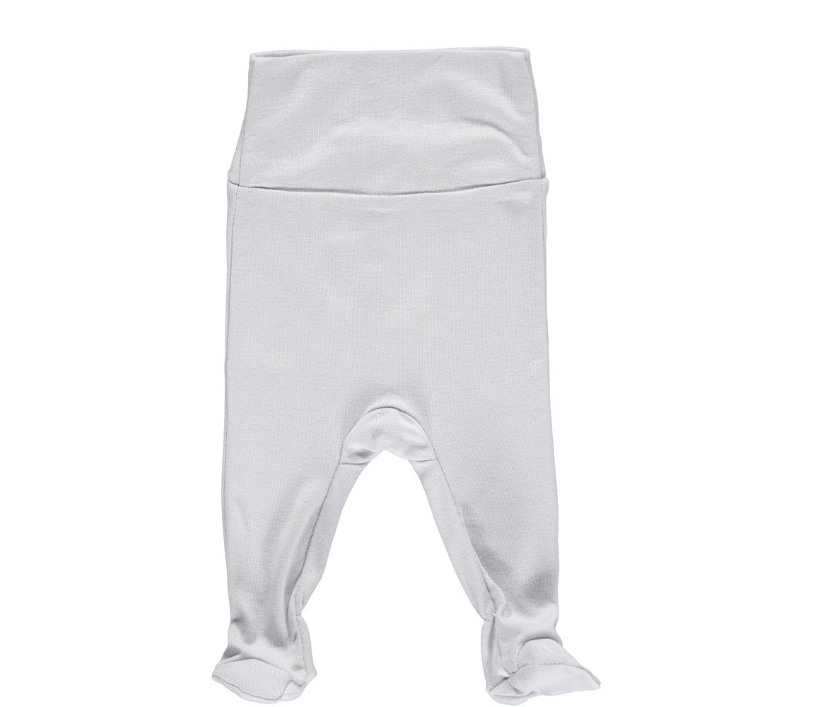 Geschenkbox met daarin een newborn setje bestaande uit een body en broek met voetjes van Mar Mar Copenhagen.