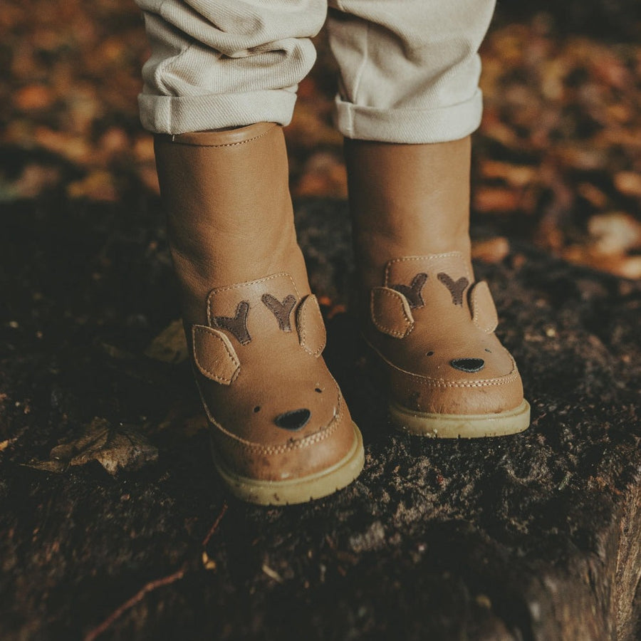 Leren boots voor kinderen met een beren oren op de punt van Donsje