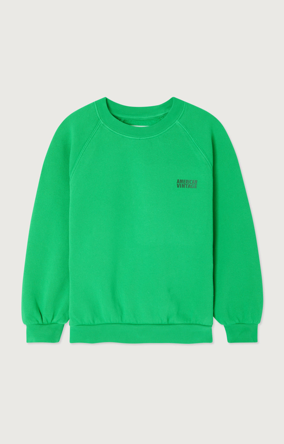 Groene trui van american vintage met witte achtergrond