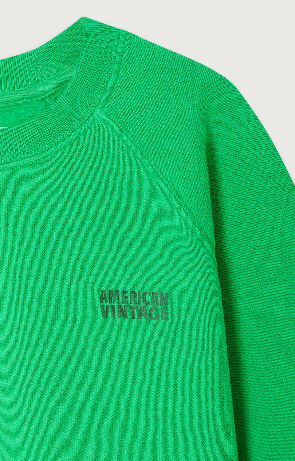 Groene trui van american vintage closeup