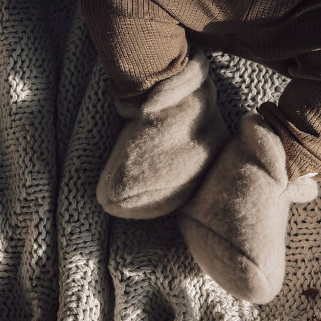 Babyslofjes Newborn Merinowol Alwero lifestyle 2.