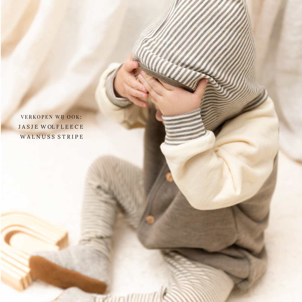 Babyslofjes wool Enfant in de kleur grijs met klittenband sluiting voor baby's lifestyle 1.