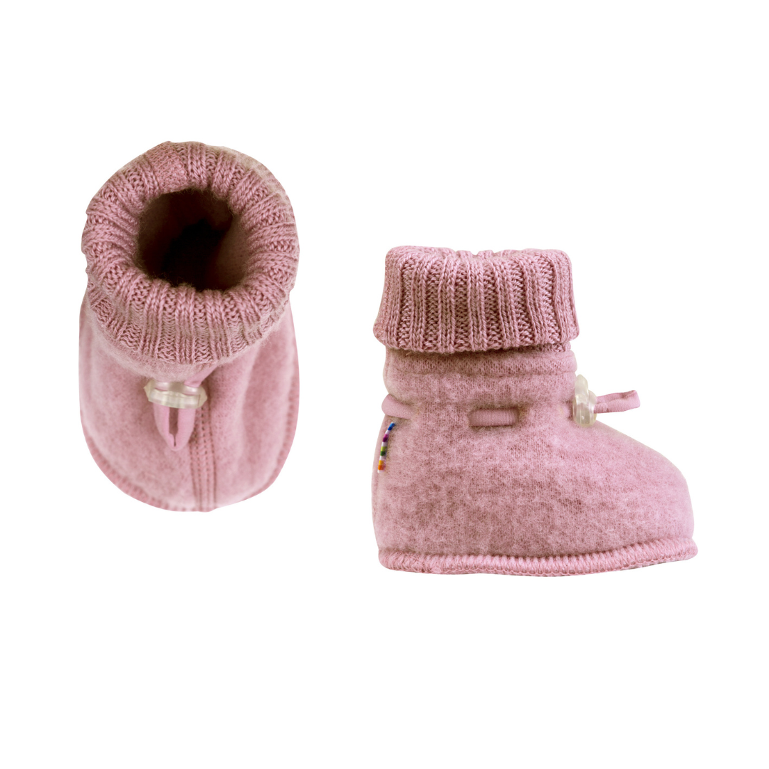 Babyslofjes rose Joha witte achtergrond.