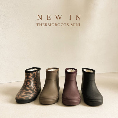 De thermoboots zijn gevoerd met wol aan de binnenzijde. De regenlaarzen zijn van ENFANT en old rose van kleur.