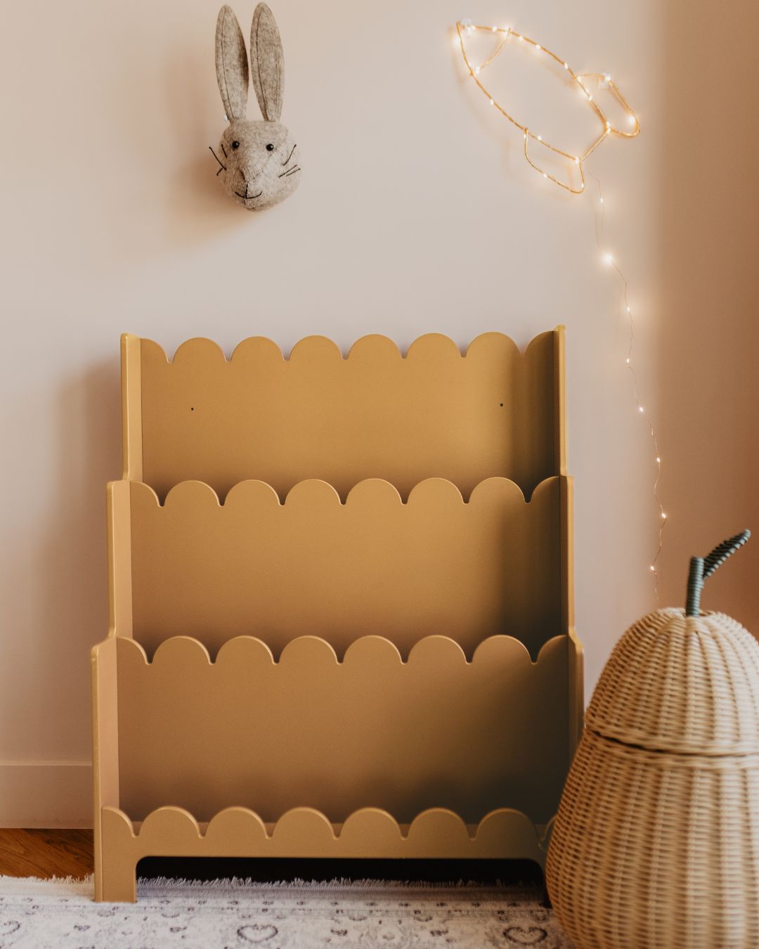 PRE-ORDER Boekenrek vintage okergeel