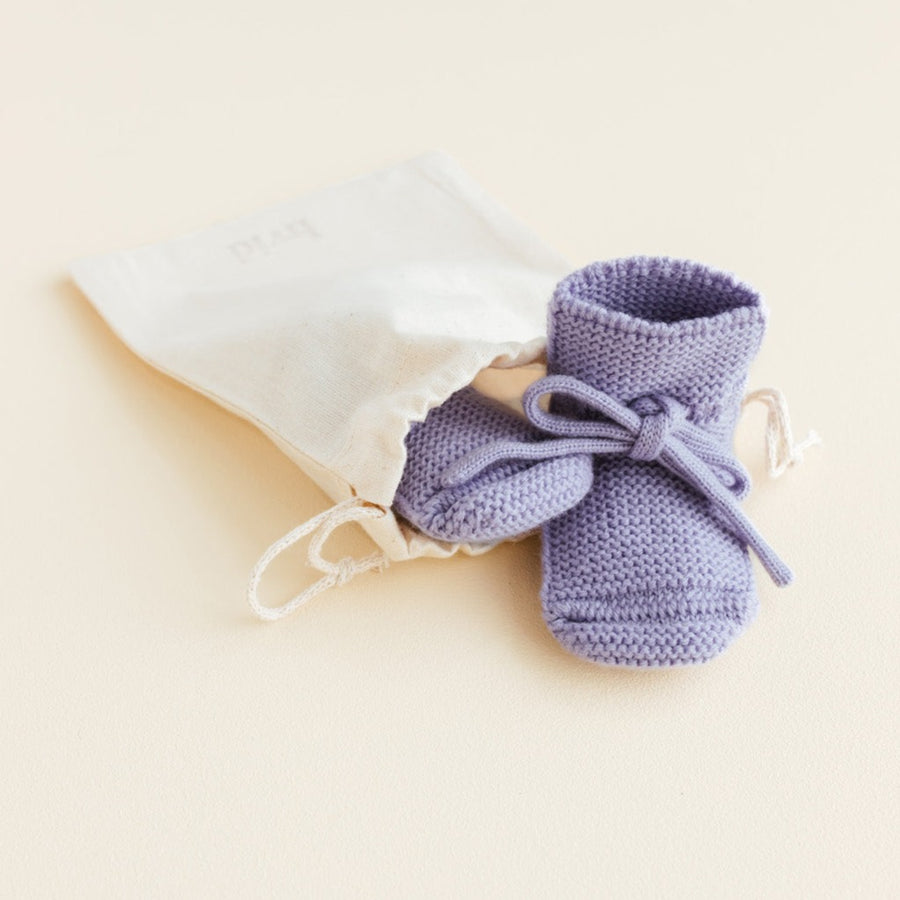 Gebreide booties voor baby's in de kleur Lilac van HVID.