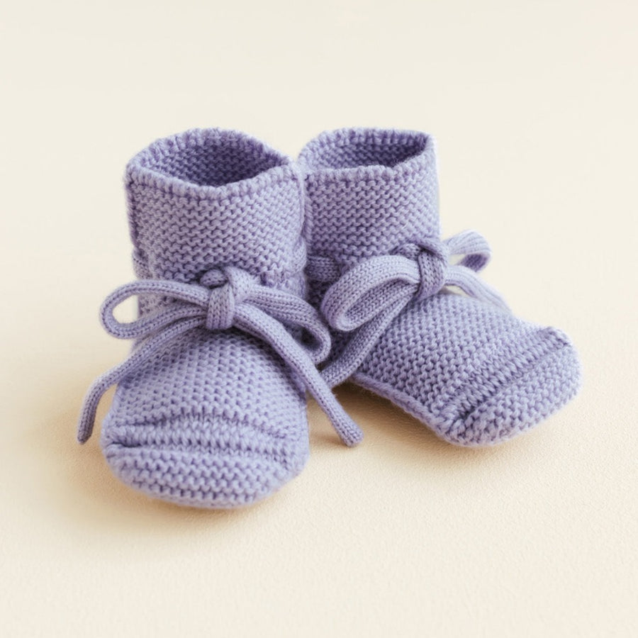 Gebreide booties voor baby's in de kleur Lilac van HVID.