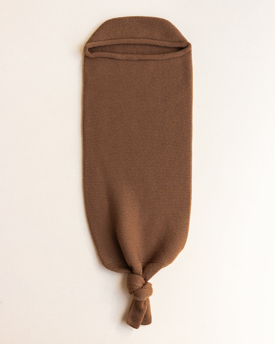 Cocoon voor baby's in de kleur Chocolate van HVID.