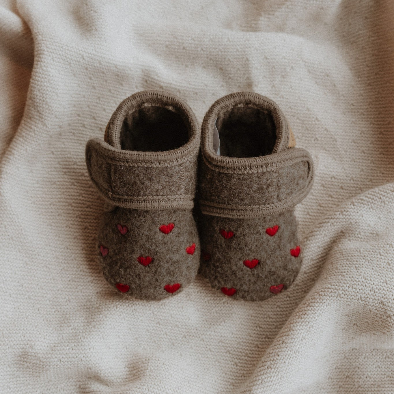 Babyslofjes hartjes limited edition walnoot