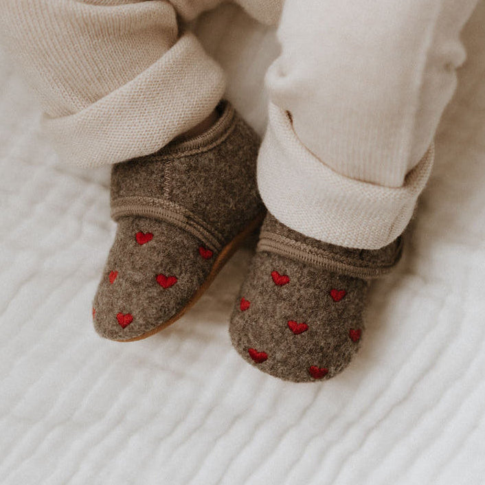 Babyslofjes hartjes limited edition walnoot