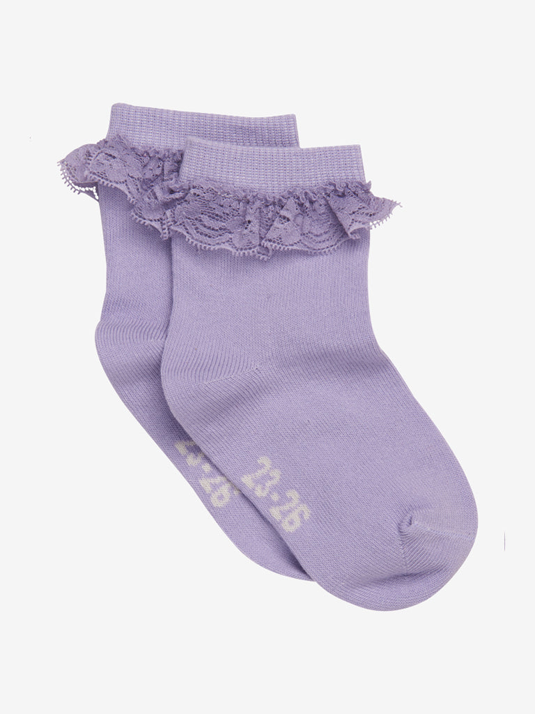 Enfant sokken met een ruffle rand in lila kleur