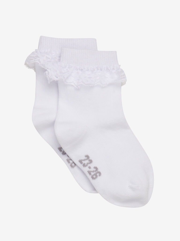 Enfant sokken met een ruffle rand in witte kleur