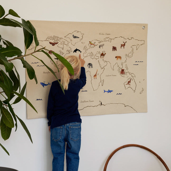 Textiele wereldkaart offwhite