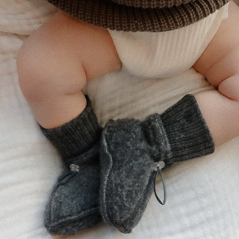 Handschoenen voor baby's / kinderen in de kleur naturel van Joha.