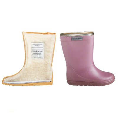 De thermoboots zijn gevoerd met wol aan de binnenzijde. De regenlaarzen zijn van ENFANT en rose glitter van kleur.