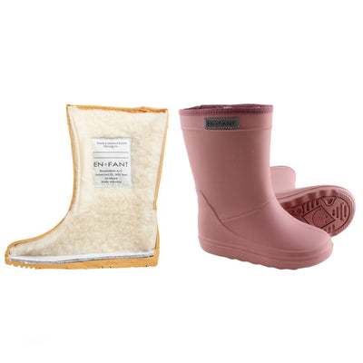 De thermoboots zijn gevoerd met wol aan de binnenzijde. De regenlaarzen zijn van ENFANT en rose van kleur.