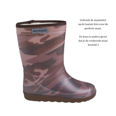 De thermoboots zijn gevoerd met wol aan de binnenzijde. De regenlaarzen zijn van ENFANT en hebben een leger patroon.