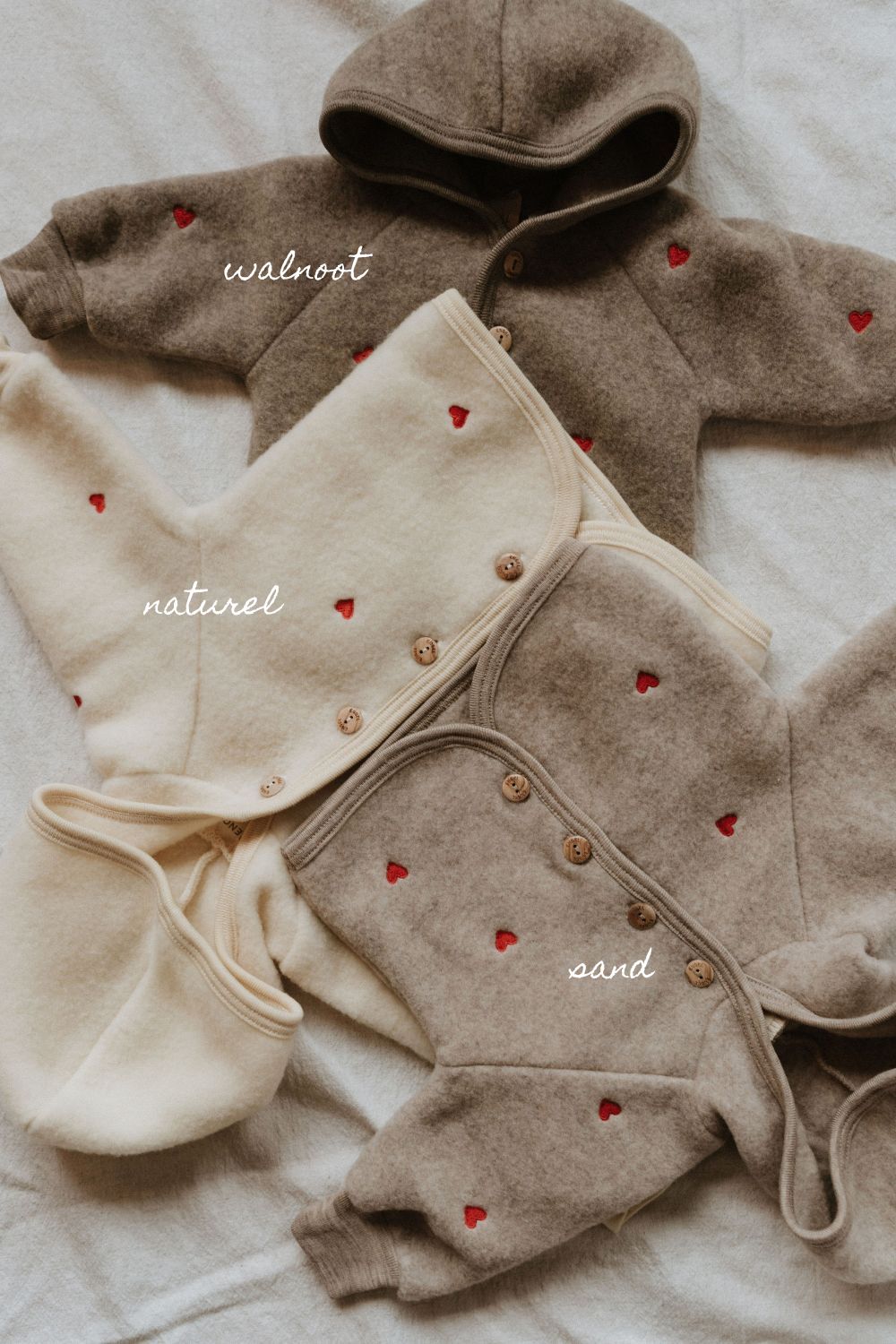 Jasje wolfleece hartjes sand limited edition