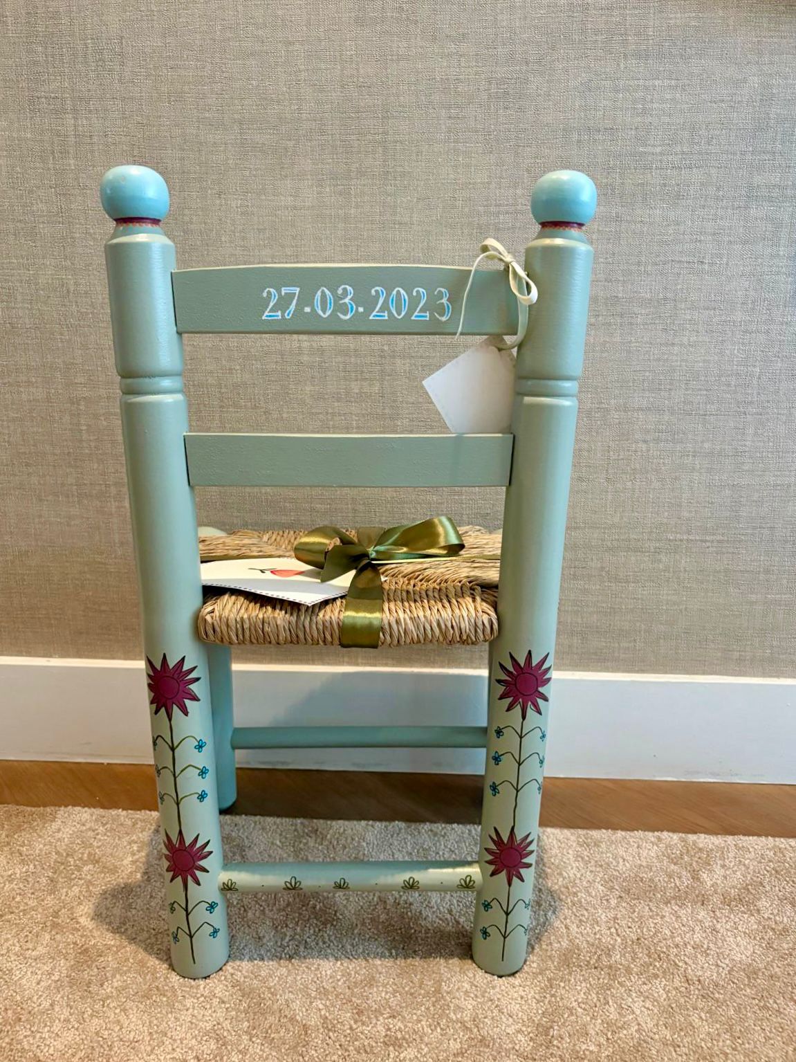 Houten kinderstoeltje gepersonaliseerd