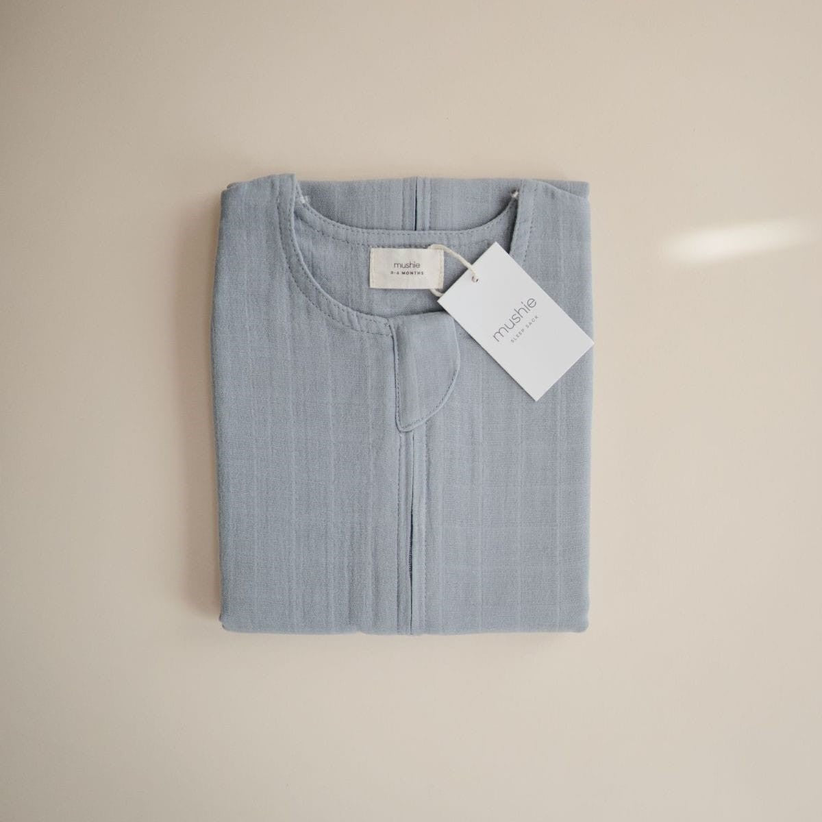 Muslin slaapzak tradewinds Mushie opgevouwen.